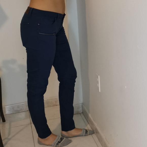 Low-rise navy pants size 8 - Picture 3 of 7